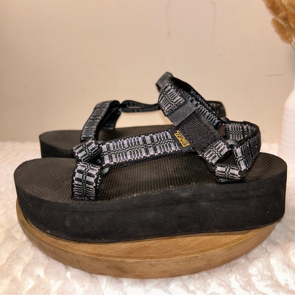 TEVA Women’s Flatform Universal Sandal. Black Size 8 - Picture 2 of 10
